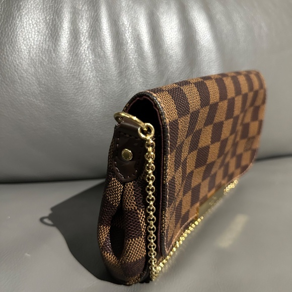 Louis Vuitton Favorite PM - Picture 10 of 13